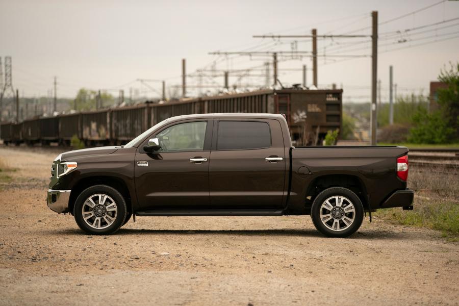  Toyota Tundra 1794 Edition CrewMax 2017 года  (фото 9 из 22)